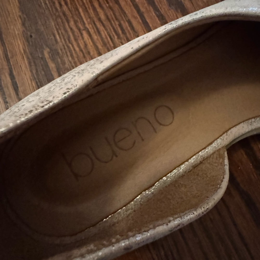 Bueno Women's Light Pink Shimmering Flats - Picture 8 of 9